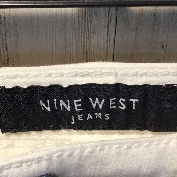 Jeans, white size 4 x Nine West ￼ - Picture 5 of 5